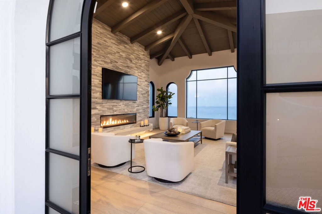 1213 Harbor Hills Drive