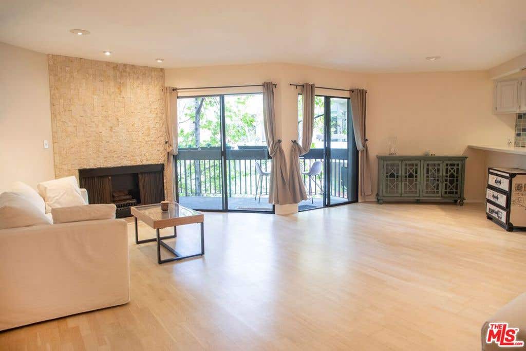 Photo of 950 N Kings Road #245, West Hollywood, CA 90069 (MLS # 26849149)
