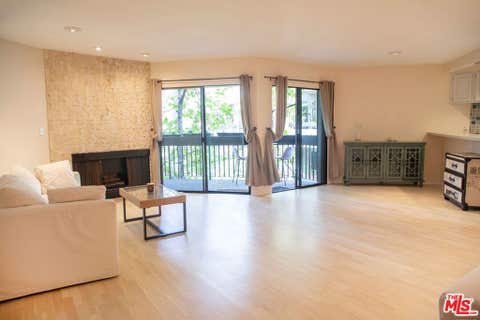Photo of 950 N Kings Road #245, West Hollywood, CA 90069 (MLS # 26849149)