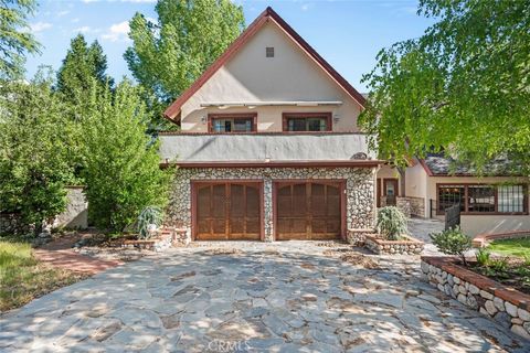 Photo of 887 Talisman Ln, Lake Arrowhead, CA 92352 (MLS # IG26083245)