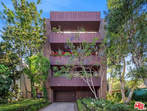 Photo of 455 N Oakhurst Drive #3, Beverly Hills, CA 90210 (MLS # 25616541)