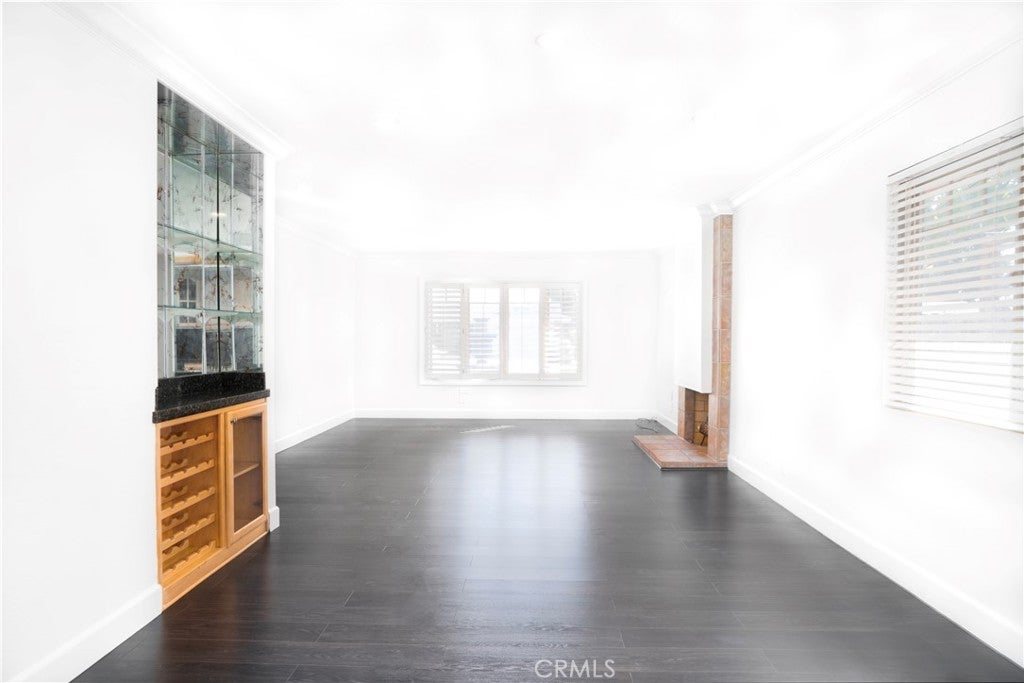 2518 N Hathaway