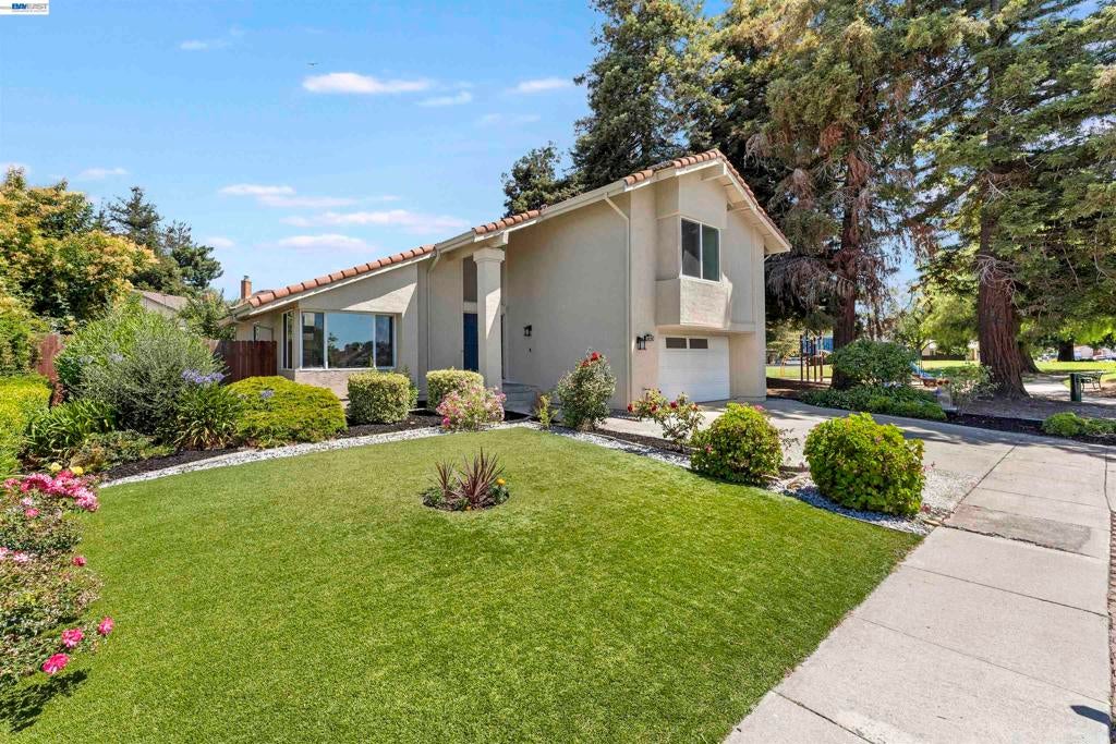 4216 Warbler Loop LOOP