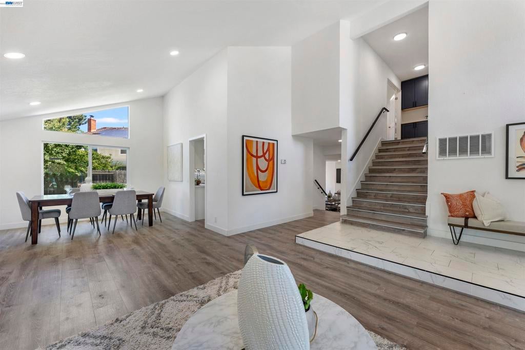 4216 Warbler Loop