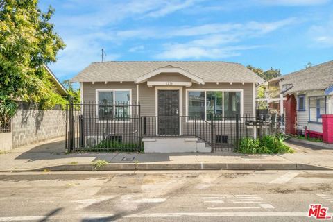 Photo of 1254 1/2 Exposition Boulevard, Los Angeles, CA 90007 (MLS # 25569493)