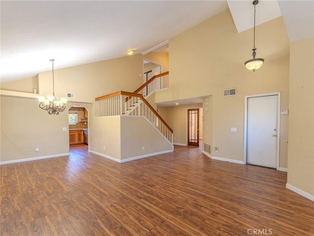 1302 Via Vista