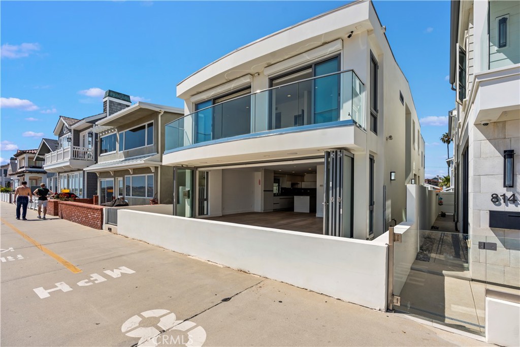 Live the ultimate beach lifestyle at 816 W. Oceanfront, a beautifully updated 5-bedroom, 6-bath home located right on the sand of Newport Beach’s iconic Balboa Peninsula. Offering 2,291 sq ft of stylish living space, this home features wide plank white oak floors, a sleek modern kitchen, and a 2-car garage.
Enjoy unbeatable ocean views and walkable access to dining, shopping, and the beach—all just steps away.
Now available for lease—don’t miss this rare opportunity to live oceanfront in one of SoCal’s most desirable neighborhoods.