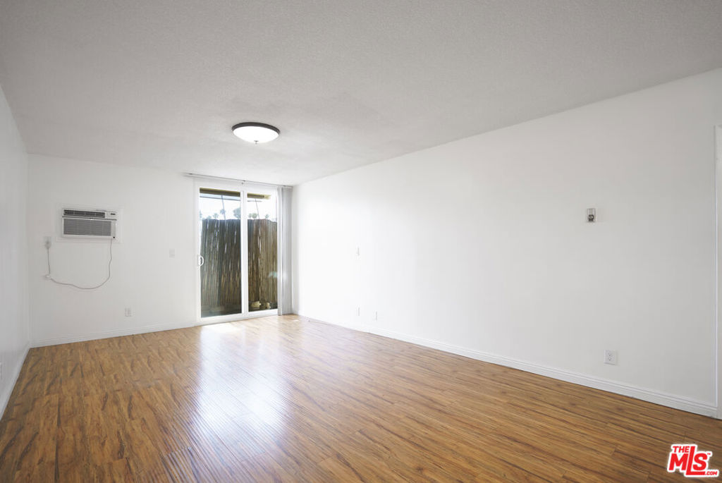 425 S Kenmore Avenue 311