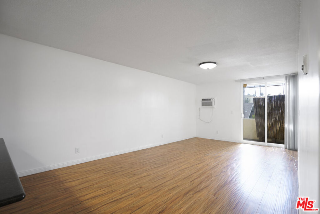 425 S Kenmore Avenue 311