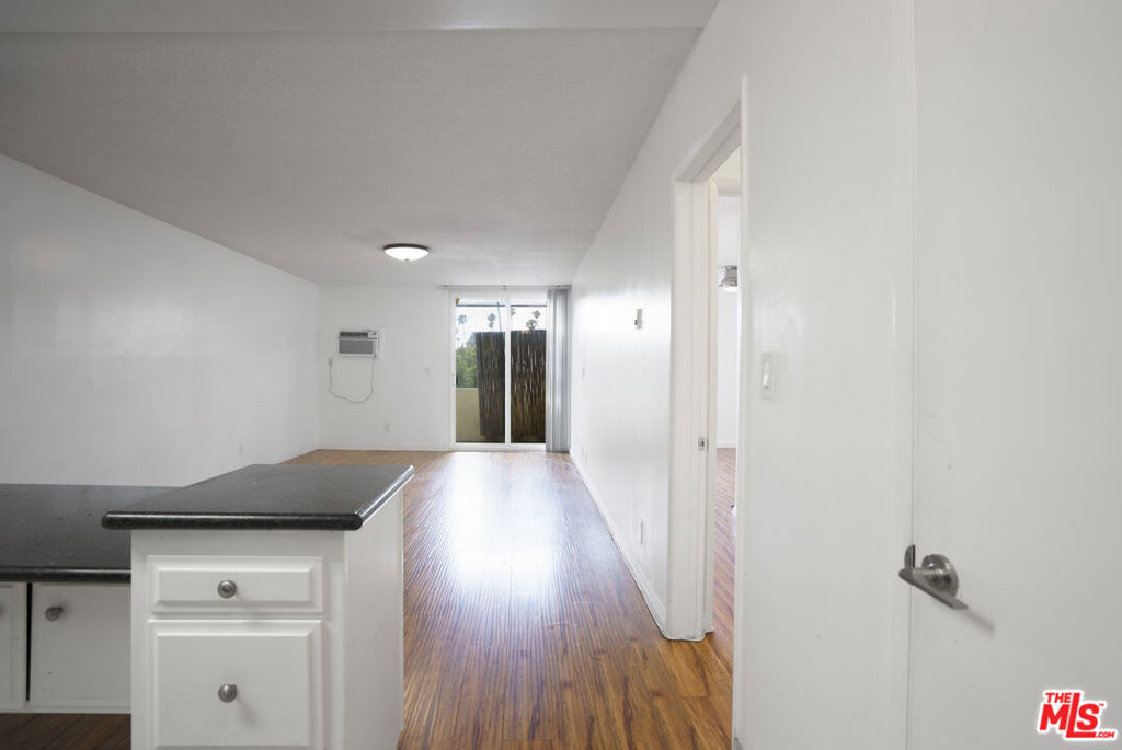 425 S Kenmore Avenue 311