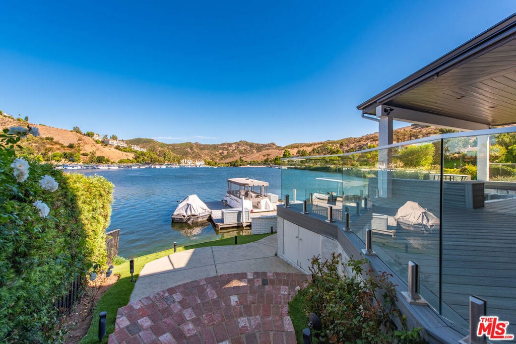 3704 Capstan Circle