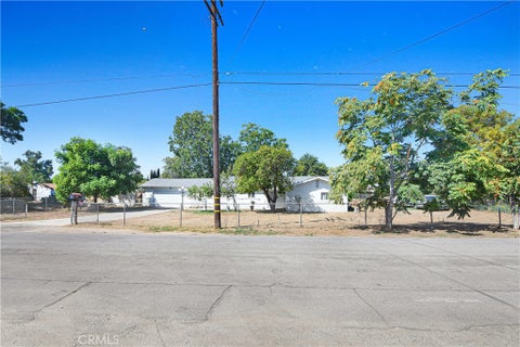 Photo of 6523 Lorena AVE, Jurupa Valley, CA 91752 (MLS # IV26197055)