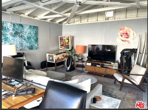 Photo of 3125 Stanford Avenue, Venice, CA 90292 (MLS # 25600199)