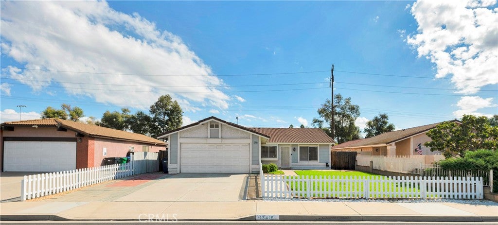 Photo of 13416 Oak Dell ST, Moreno Valley, CA 92553 (MLS # SW26229122)