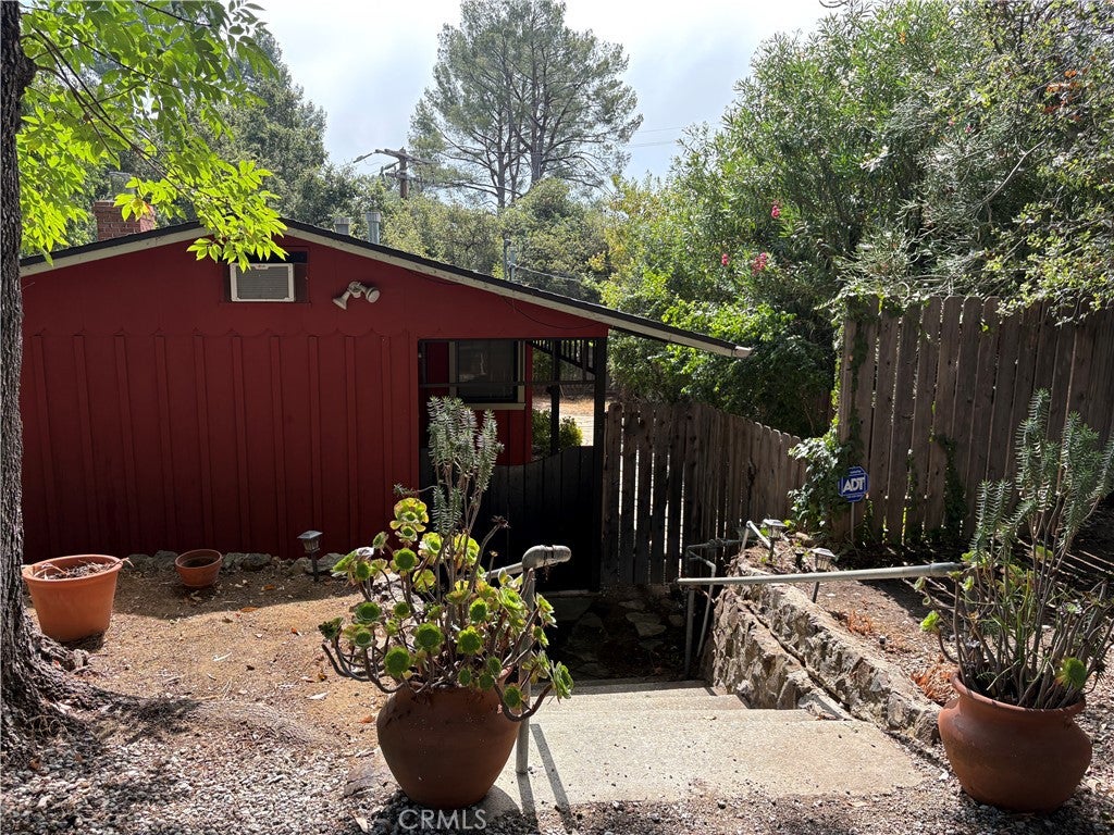 21313 Hillside