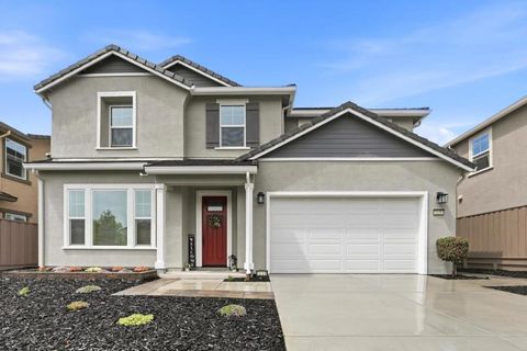 Photo of 1230 Robbies Court, Hollister, CA 95023 (MLS # ML82049130)