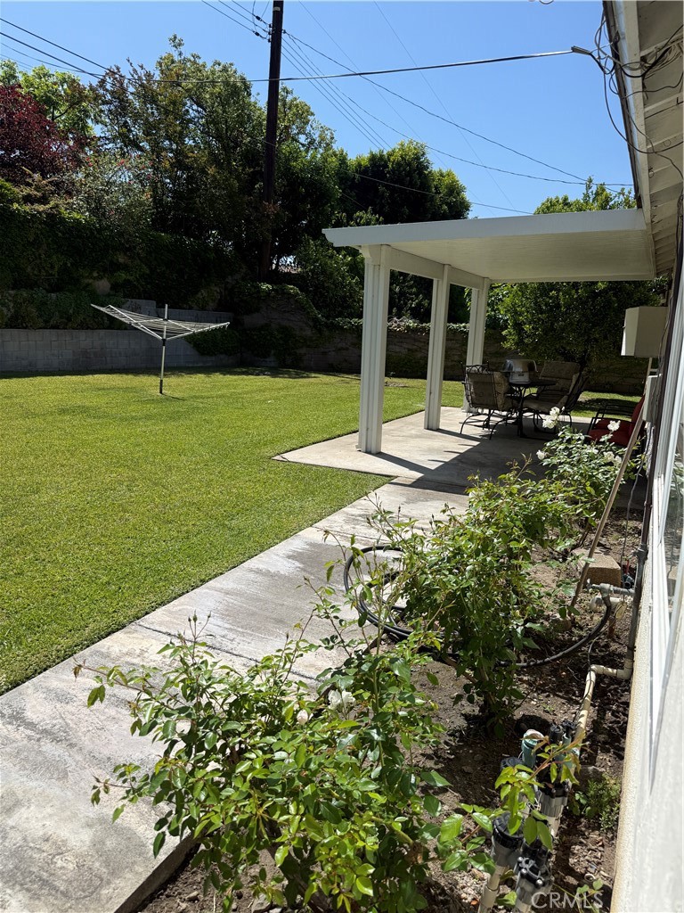 212 S Lone Hill