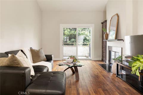 Photo of 645 Chestnut AVE, Long Beach, CA 90802 (MLS # DW26164097)