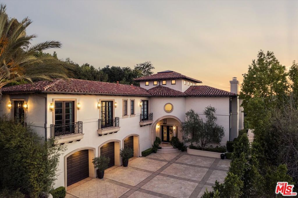 Photo of 2481 Summitridge Drive, Beverly Hills, CA 90210 (MLS # 26656599)