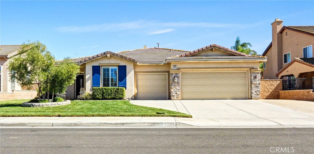 Main image without alt text