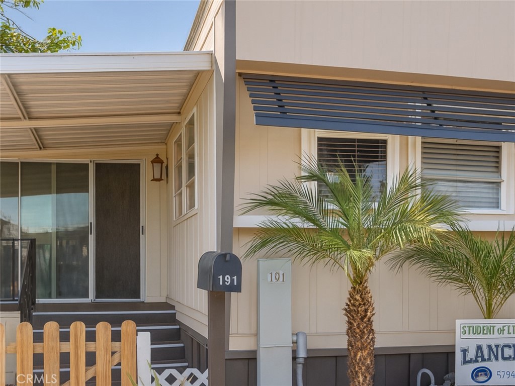 1045 Azusa 191