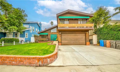 Photo of 1113 Steinhart Avenue, Redondo Beach, CA 90278 (MLS # SB25249768)