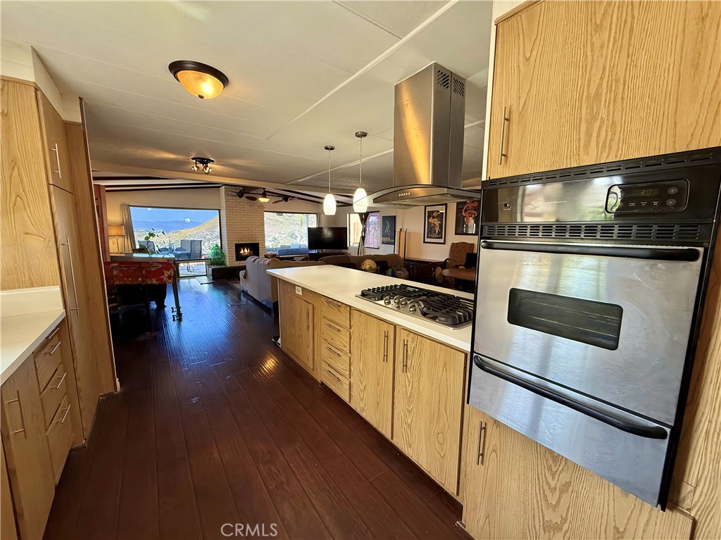 23777 Mulholland Hwy SPC 60