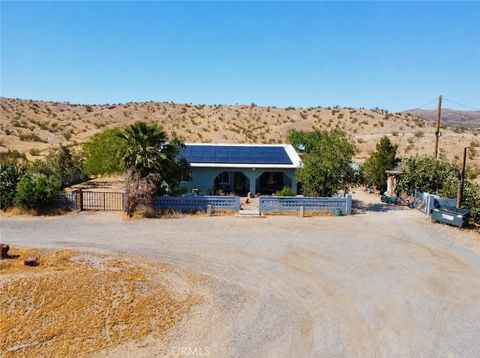 Photo of 36769 Richards LN, Barstow, CA 92311 (MLS # HD26100318)