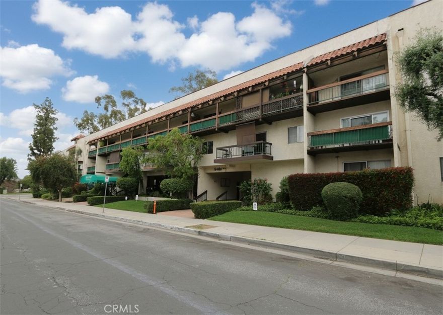 Welcome to Encino Oaks. A prime opportunity for first-time buyers, investors, or anyone looking to add value. This two-bedroom, two-bath condo offers a spacious living area with a private balcony, breakfast-bar kitchen, wood-look laminate flooring, tile in wet areas, recessed lighting, and central HVAC. With light cosmetic updates, it has excellent potential for appreciation and long-term upside.



The community is known for strong rental demand, making this a smart choice for those seeking rental income. Residents enjoy resort-style amenities including a sparkling pool, spa, tennis courts, multiple fitness centers with saunas, BBQ areas, 24-hour security, and a pet-friendly, park-like setting. HOA dues include water, trash, and sewage for added convenience.



Perfectly located with easy access to Ventura Boulevard, the 101 Freeway, Balboa Sports Center, and Tarzana Square.