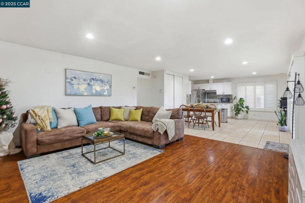 9085 Alcosta Blvd 317