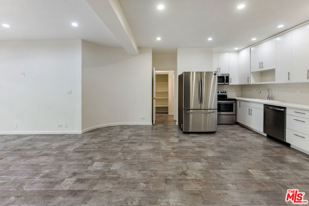 1440 Veteran Avenue 220