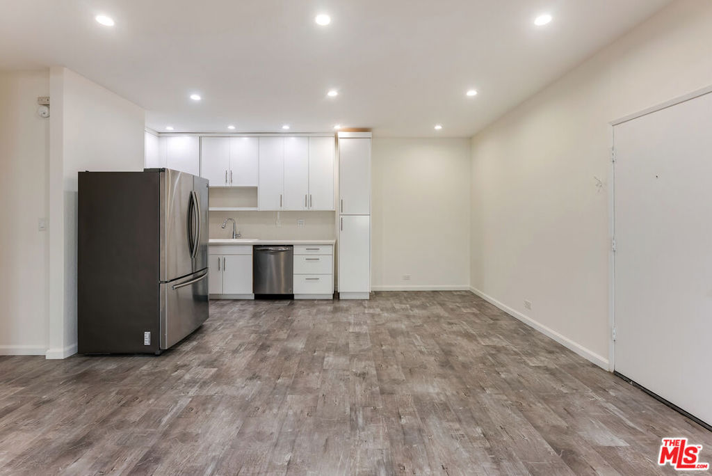 1440 Veteran Avenue 220