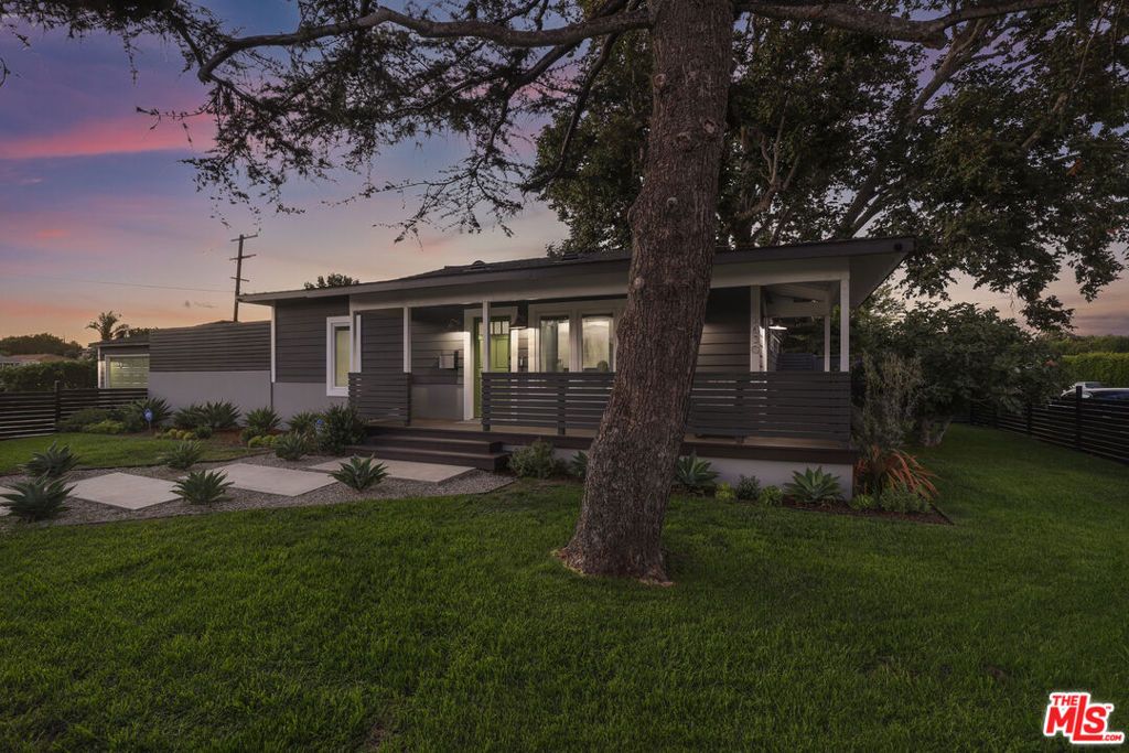 Photo of 2630 Granville Avenue, Los Angeles, CA 90064 (MLS # 25602001)