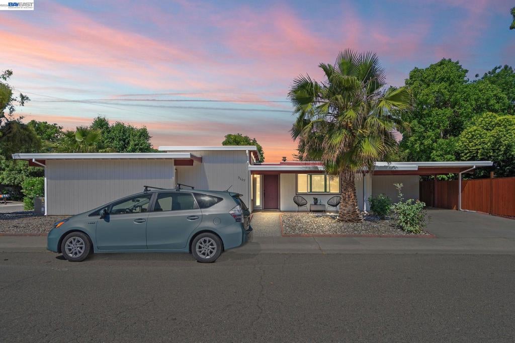 3107 Corona Dr