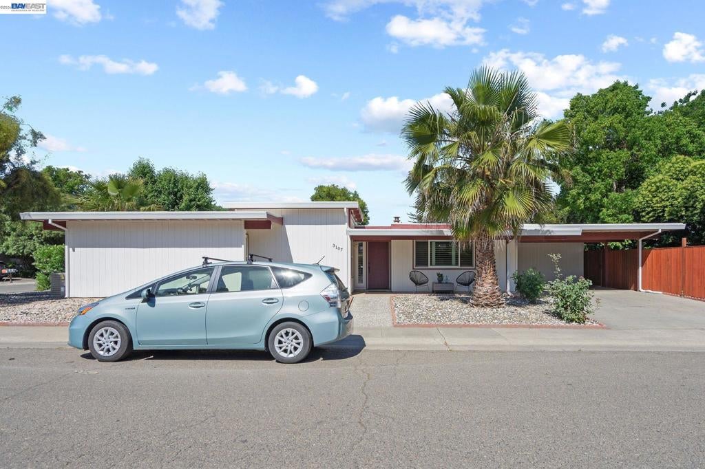 3107 Corona Dr