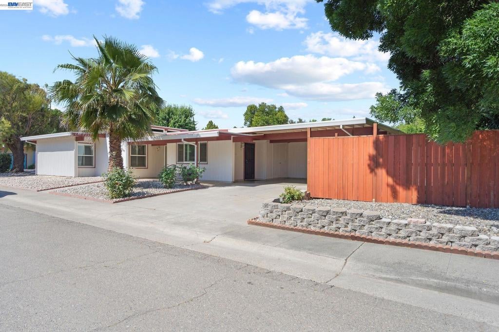 3107 Corona Dr