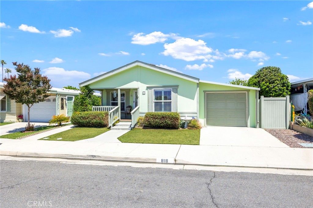 Photo of 818 Portola Dr, Hemet, CA 92543 (MLS # SW26094249)