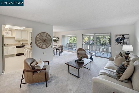 Photo of 1316 Oakmont Dr Dr #5, Walnut Creek, CA 94595 (MLS # 41128018)