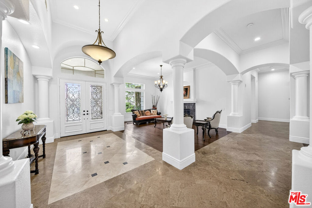 1660 Alamitos Circle