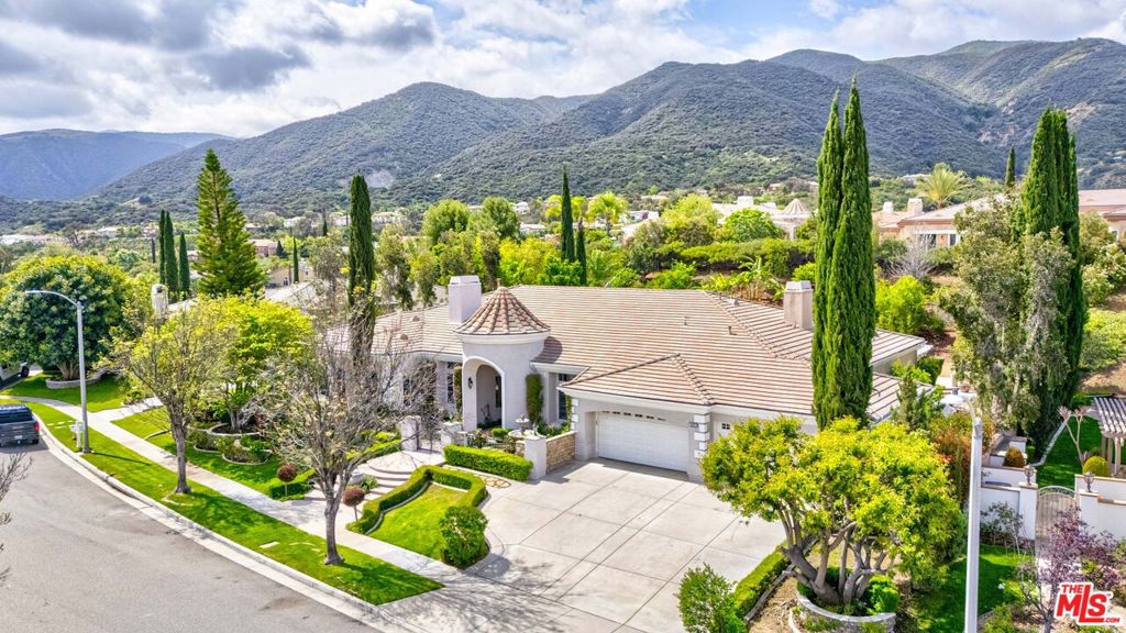 1660 Alamitos Circle