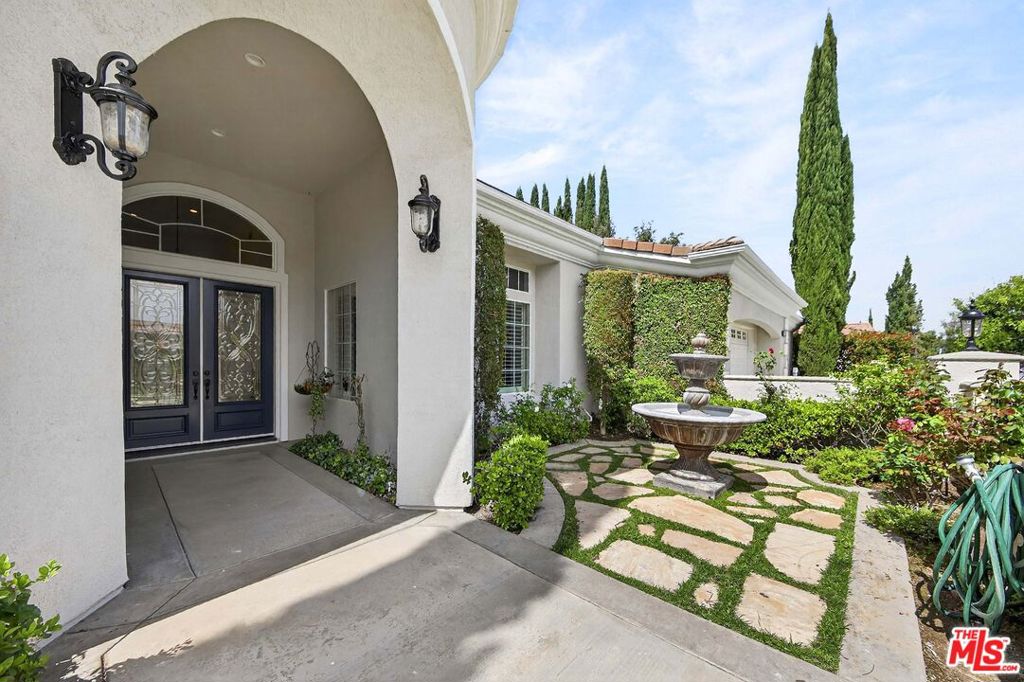 1660 Alamitos Circle