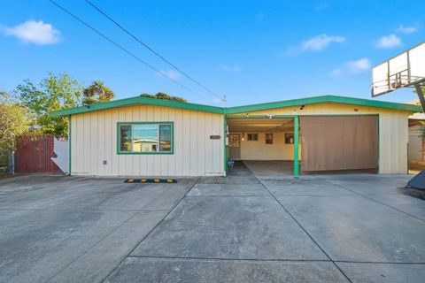 Photo of 40161 Kelly Street, Fremont, CA 94538 (MLS # ML82039429)