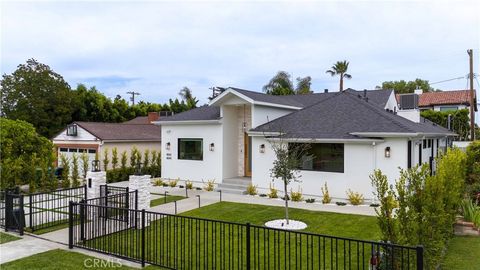 Photo of 4842 Biloxi Avenue, Toluca Lake, CA 91601 (MLS # BB26079334)