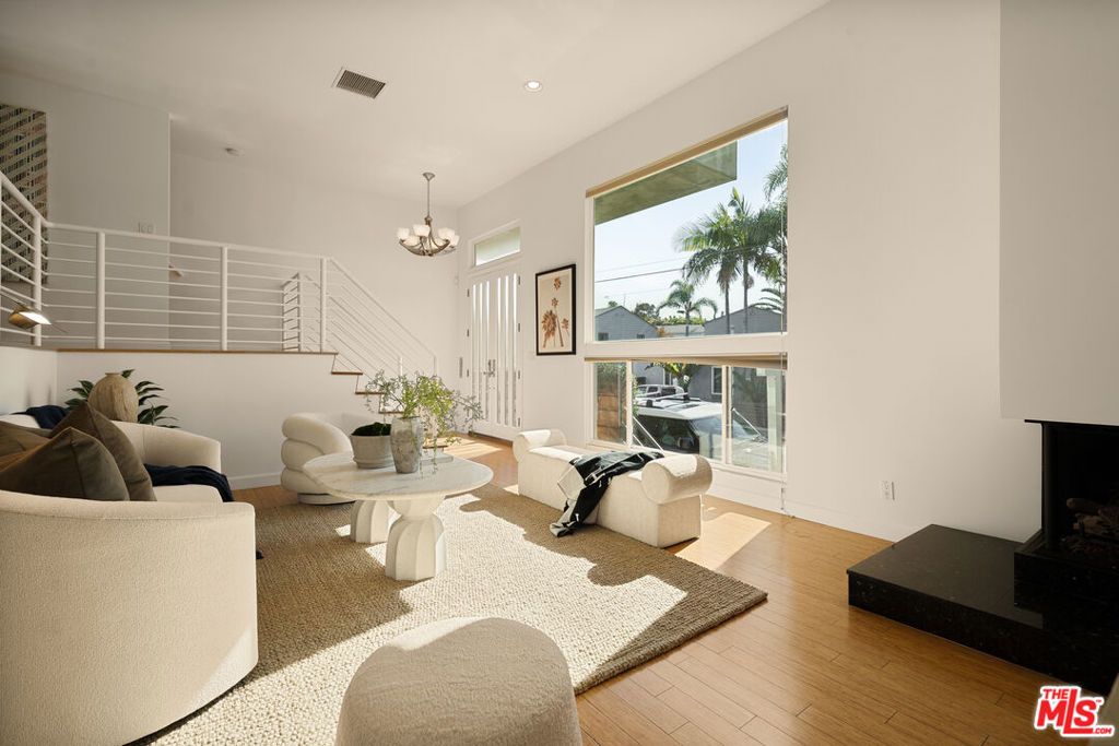 Photo of 613 Mildred Avenue, Venice, CA 90291 (MLS # 25615931)