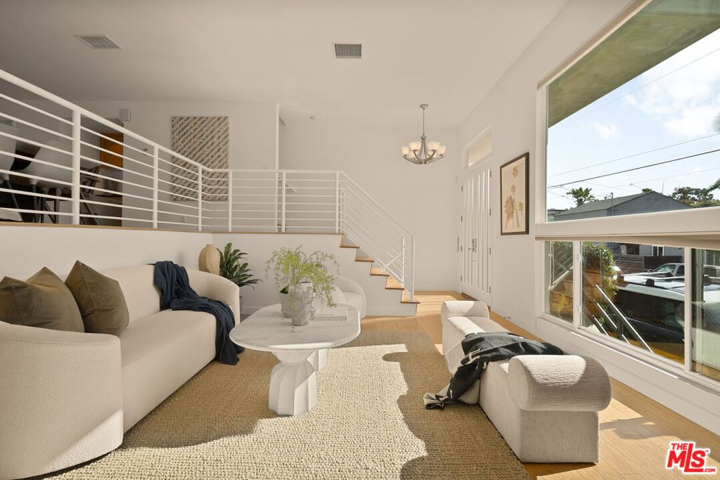 Photo of 613 Mildred Avenue, Venice, CA 90291 (MLS # 25615931)