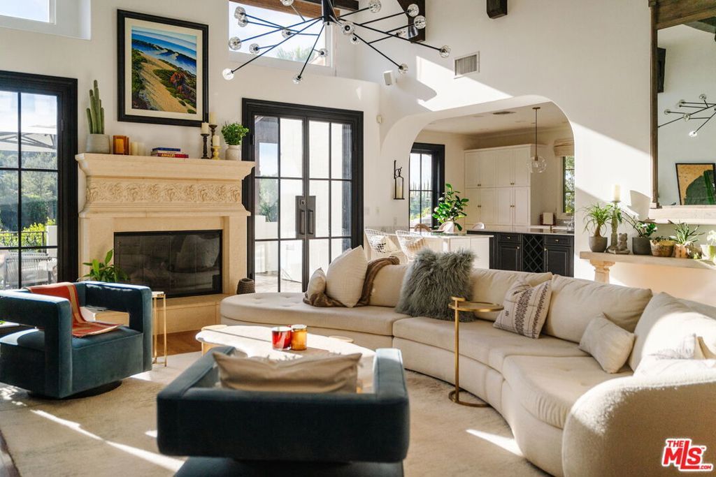 Photo of 13551 Cheltenham Drive, Sherman Oaks, CA 91423 (MLS # 26659049)