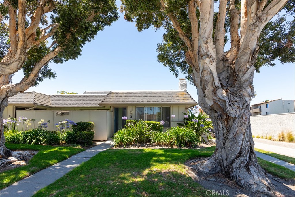 Welcome to this updated home in Whalers Village with an excellent 3-bedroom 2-bath single story floorplan. This is a light filled corner end unit that has been painted and remodeled with laminate wood flooring throughout. The chef’s kitchen boasts a stunning design, with upgraded cabinets, backsplash and countertops. Just off the kitchen is an enclosed private patio perfect for entertaining and relaxing. The light and bright, oversized living room features a cozy fireplace. There are 3 spacious bedrooms, including a generous primary suite with walk-in closet and updated primary bathroom. The
interior has washer and dryer hookups inside a hallway closet. Included are 2 assigned parking spots, one spot in a shared garage. The community is gorgeously manicured with plenty of greenery, quiet streets to walk, and a private park for residents. The location is unbeatable with Seabridge Marina and Shopping Center nearby with various dining, shops and entertainment options. Minutes to Oxnard's finest beaches and their amenities. Close to schools, beaches, shopping, transportation Ventura Harbor, Downtown, and Naval Base.