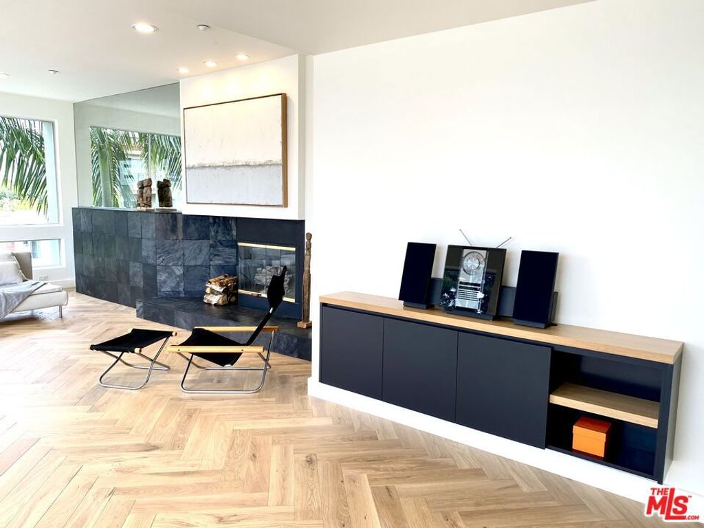Photo of 2237 S Bentley Avenue #302, Los Angeles, CA 90064 (MLS # 25594721)