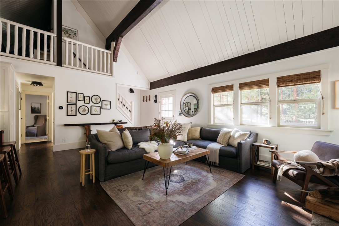 Properties 4 224 Crest Circle