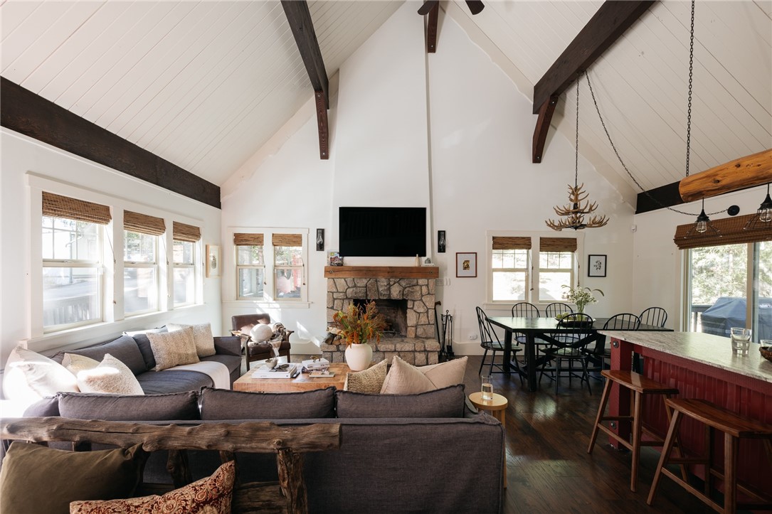 Properties 2 224 Crest Circle